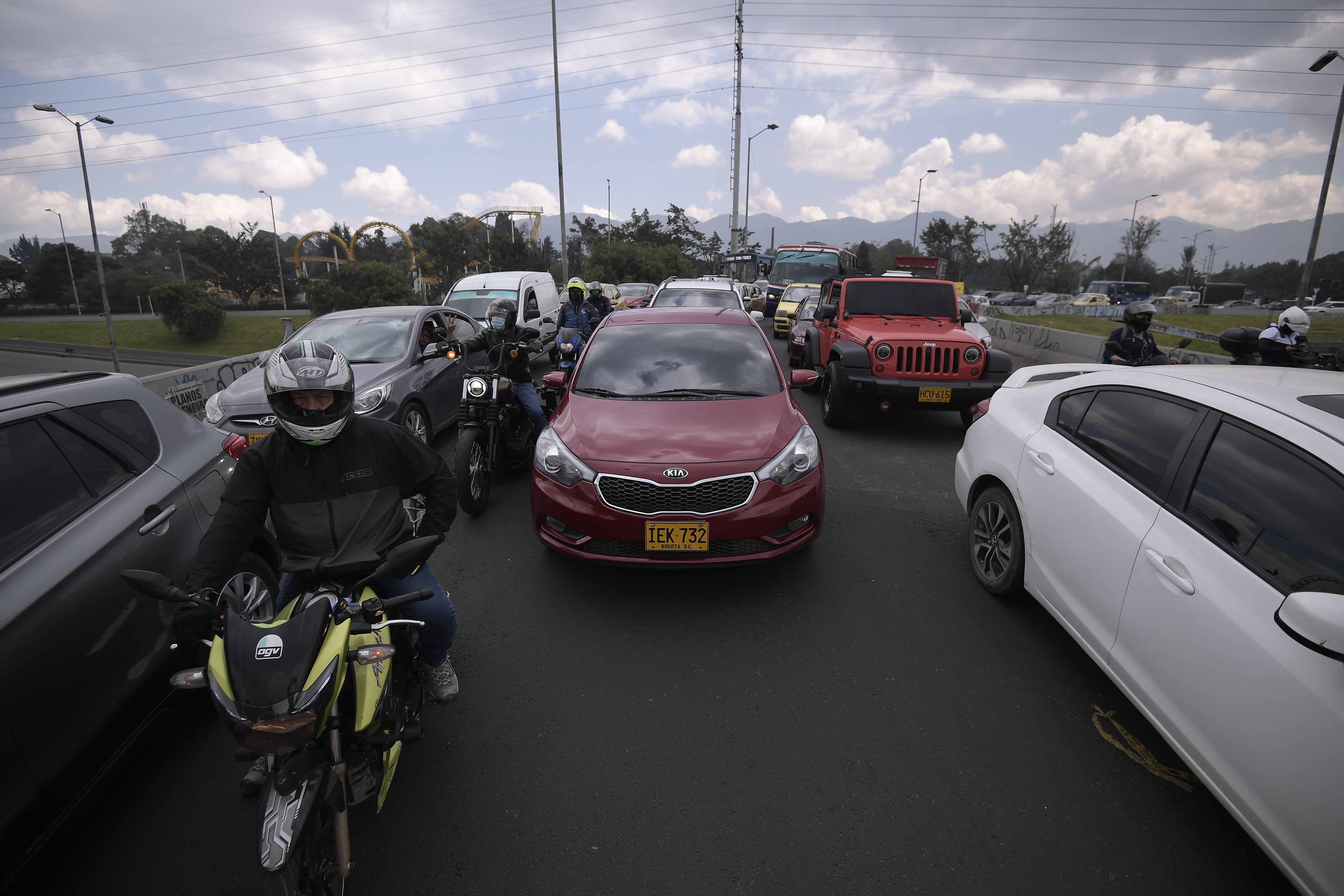 Movilidad 28 de agosto: Camión volcado en Usaquen genera congestión