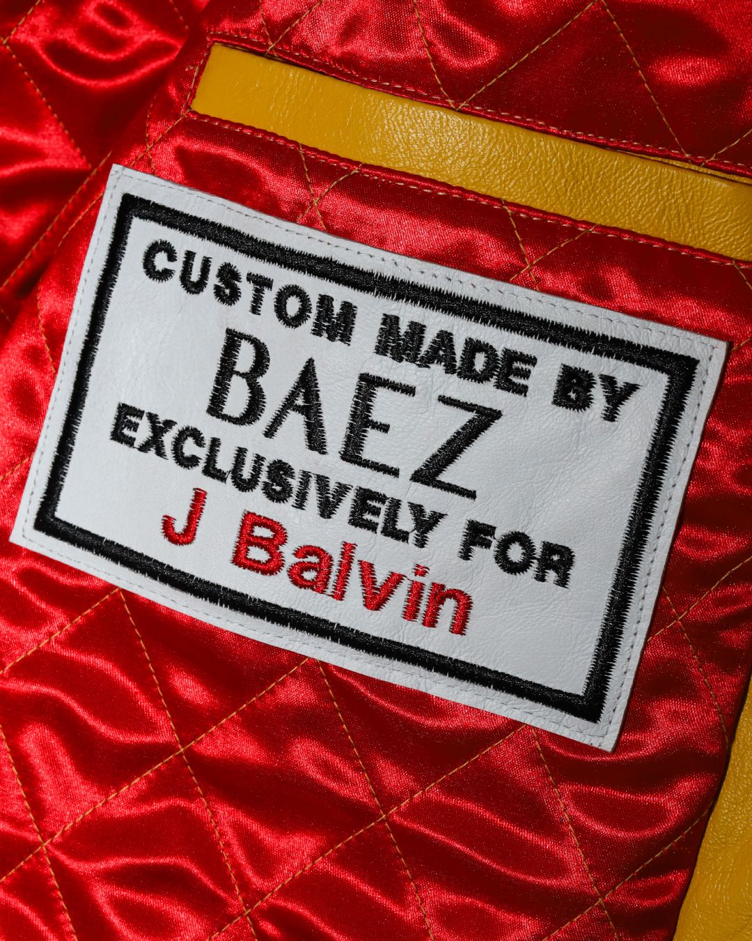 La chaqueta fue creada por Báez exclusivamente para J Balvin. / Cortesía