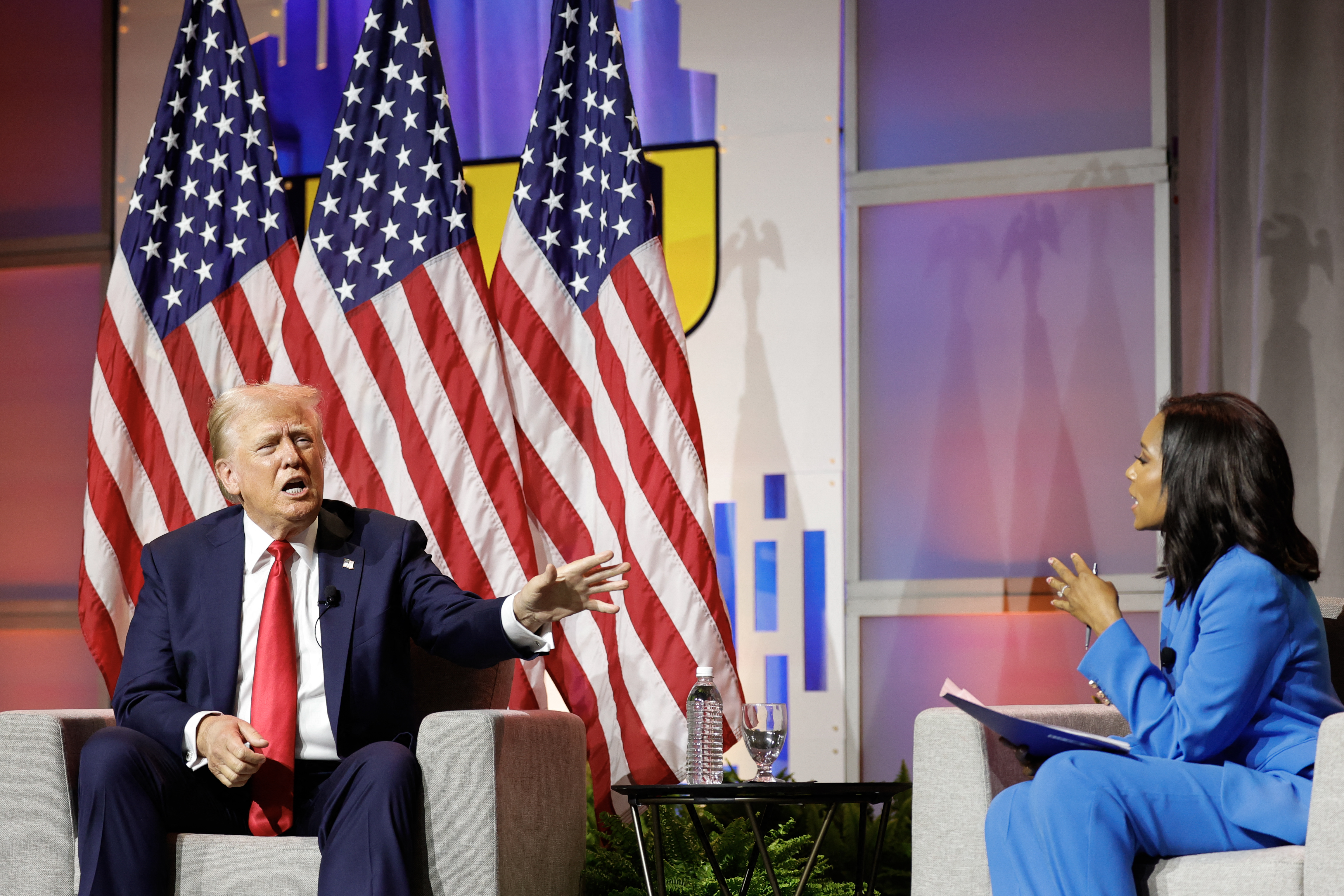 Trump dice que Kamala Harris “se volvió negra de repente” para ganar votos