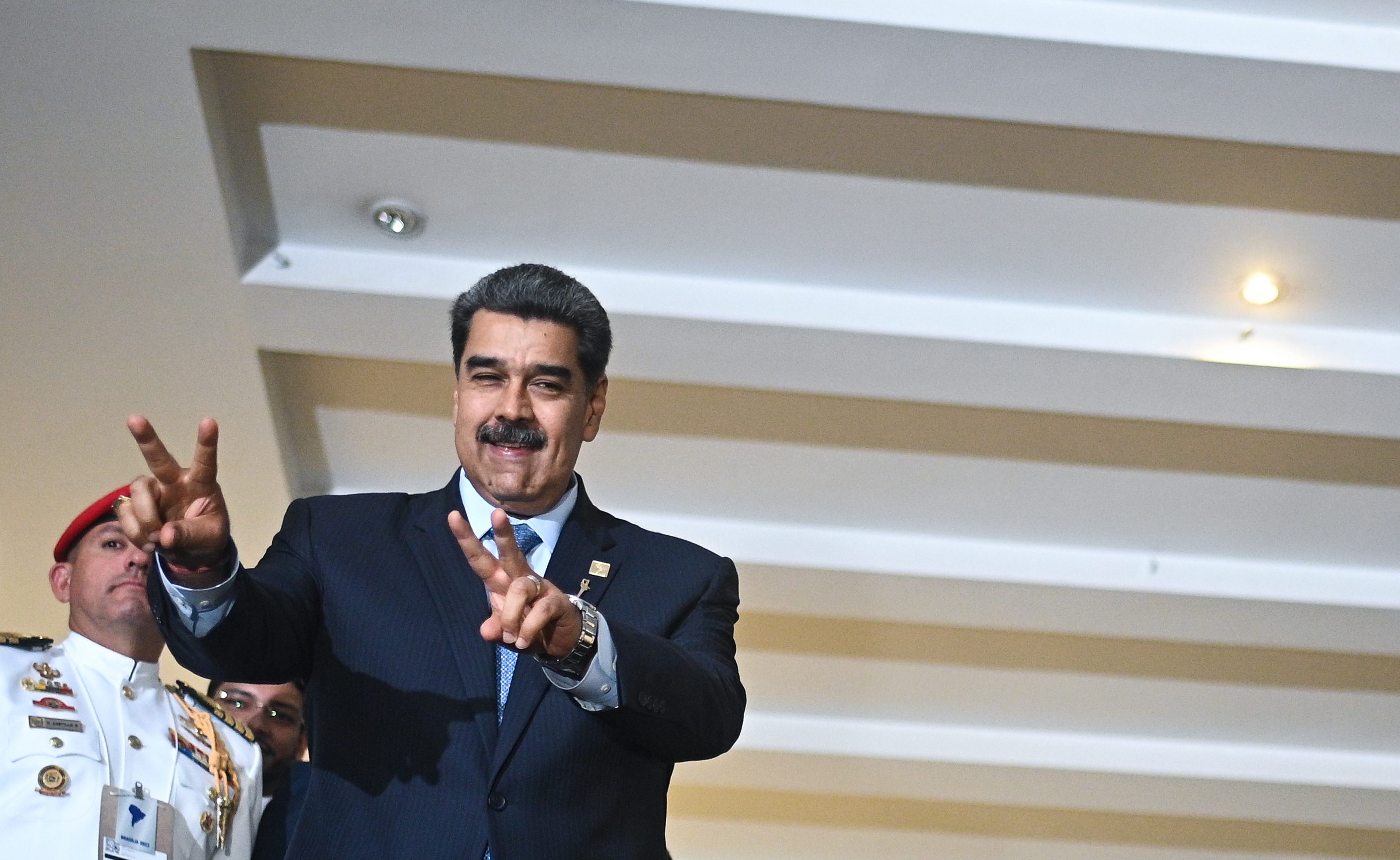 Nicolás Maduro vuelve a las jugaditas antidemocráticas
