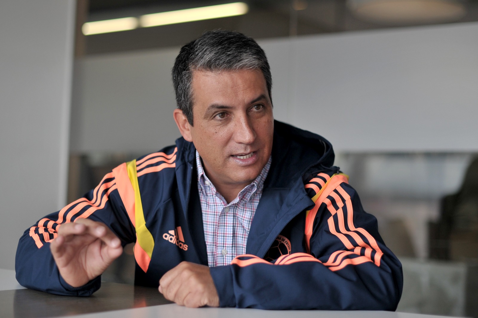 Se busca presidente