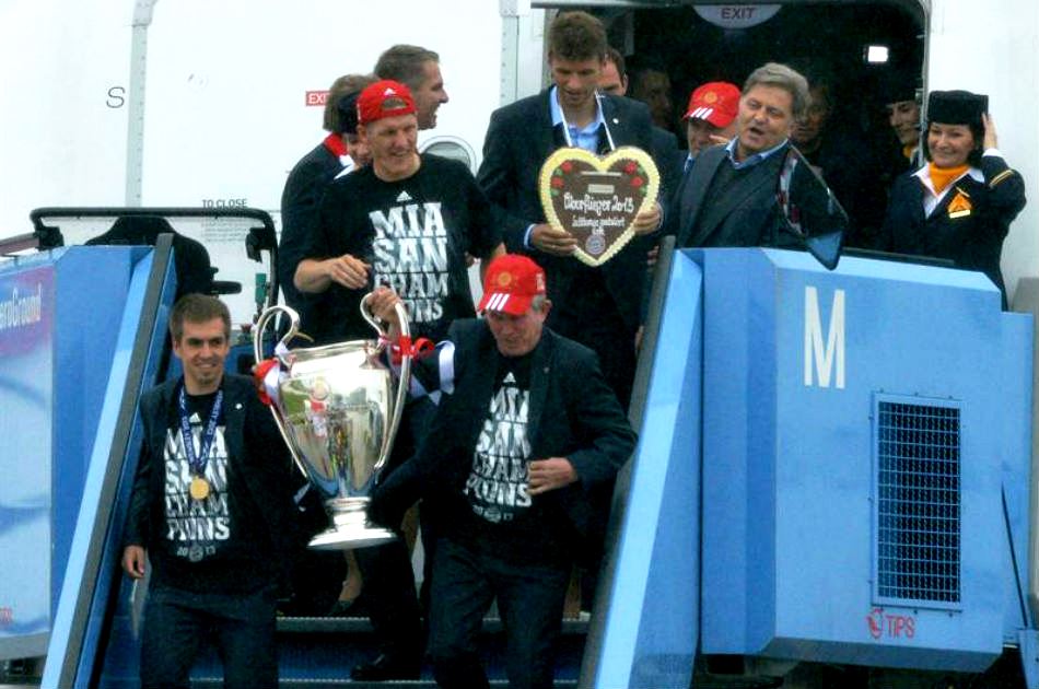 Bayern regresa a Múnich con la Copa de Europa, pero aplaza la celebración
