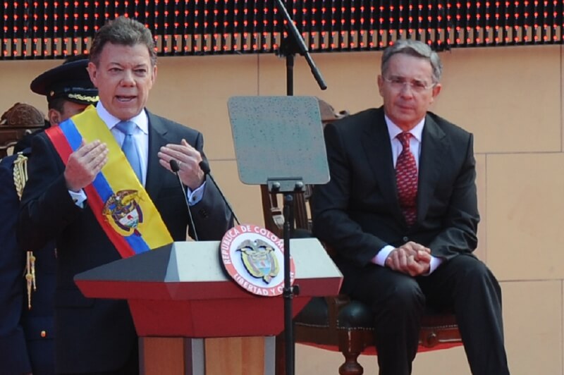 Juan Manuel Santos y Álvaro Uribe, cuando los intereses políticos los unían y el proceso de paz todavía no los separaba. / AFP