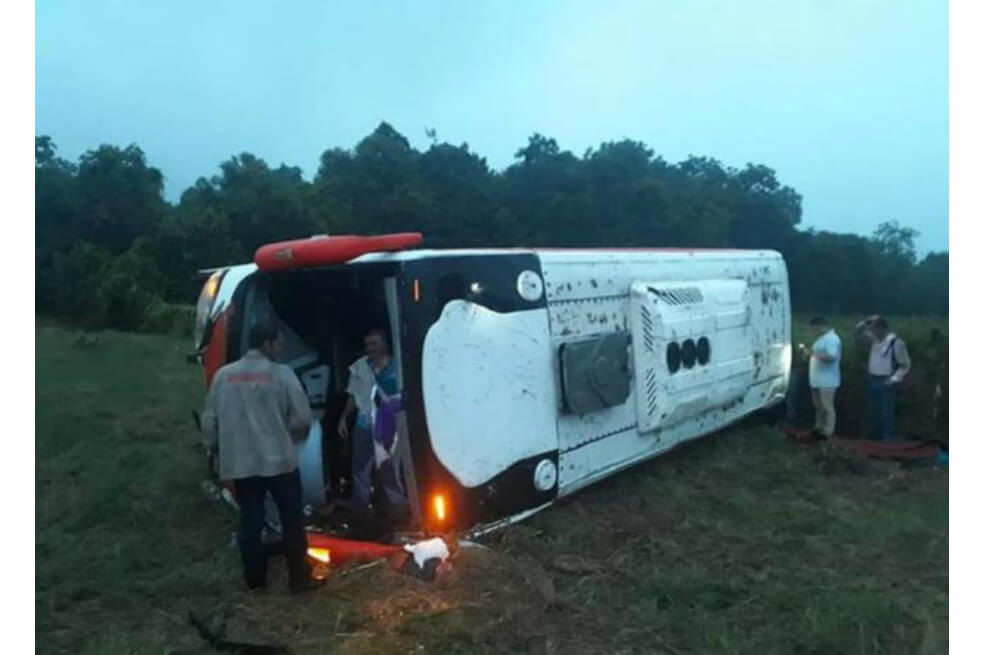 Al menos 11 heridos tras volcamiento de bus en Santander