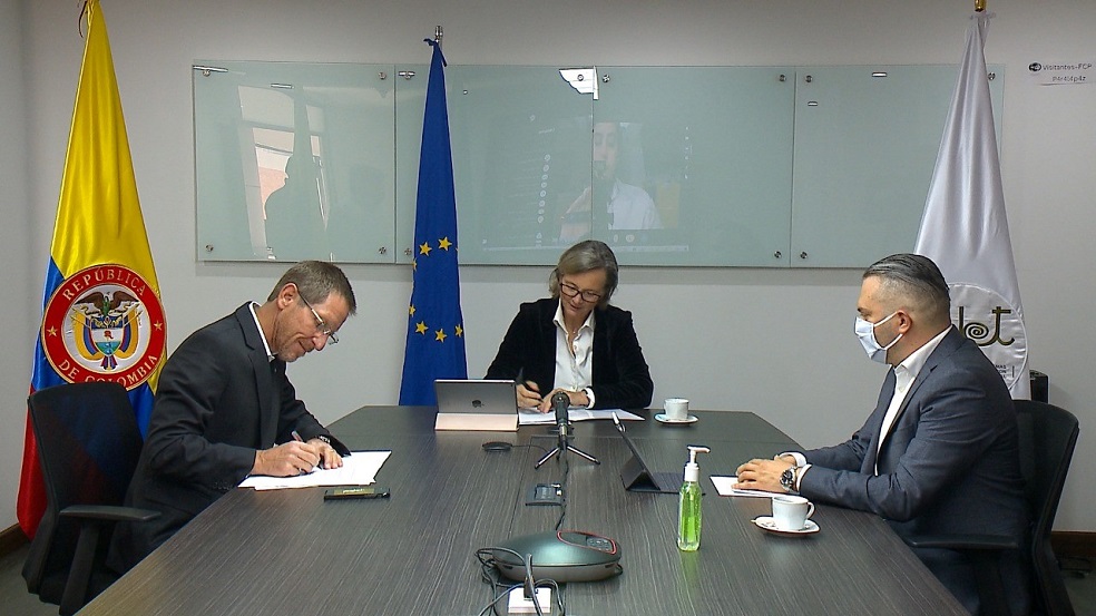 UE y Gobierno firmaron convenio por 12,5 millones de euros para excombatientes