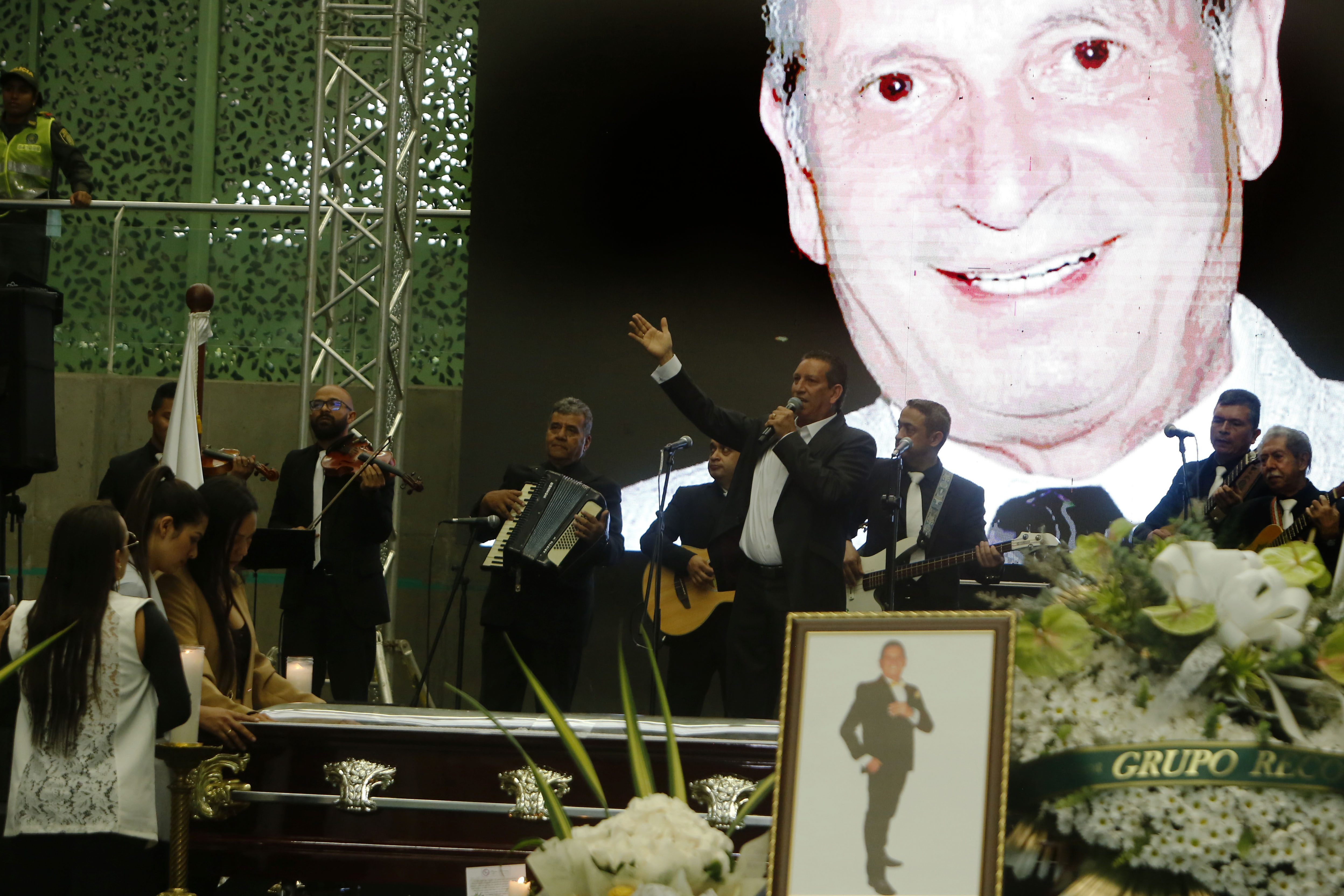 Venta de licor en Antioquia se duplicó por la muerte de Darío Gómez
