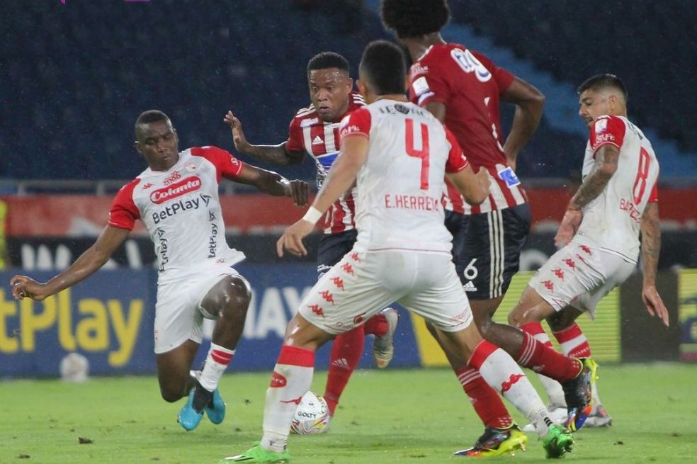 Santa Fe logró un triunfo crucial en Barranquilla y le metió presión a Millonarios
