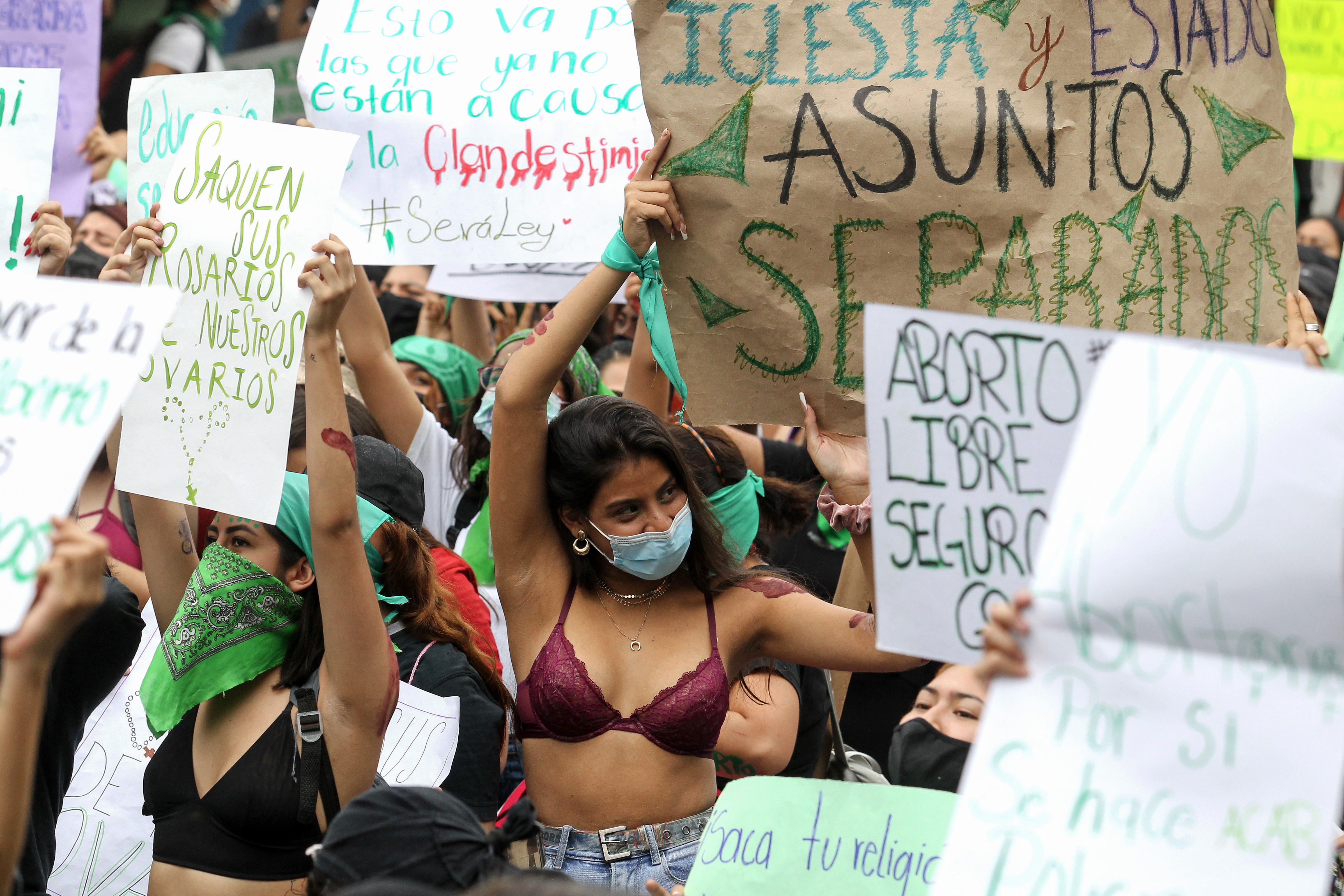 “Una mujer que aborta, ya no sirve para nada, está hueca”, dice cura en México