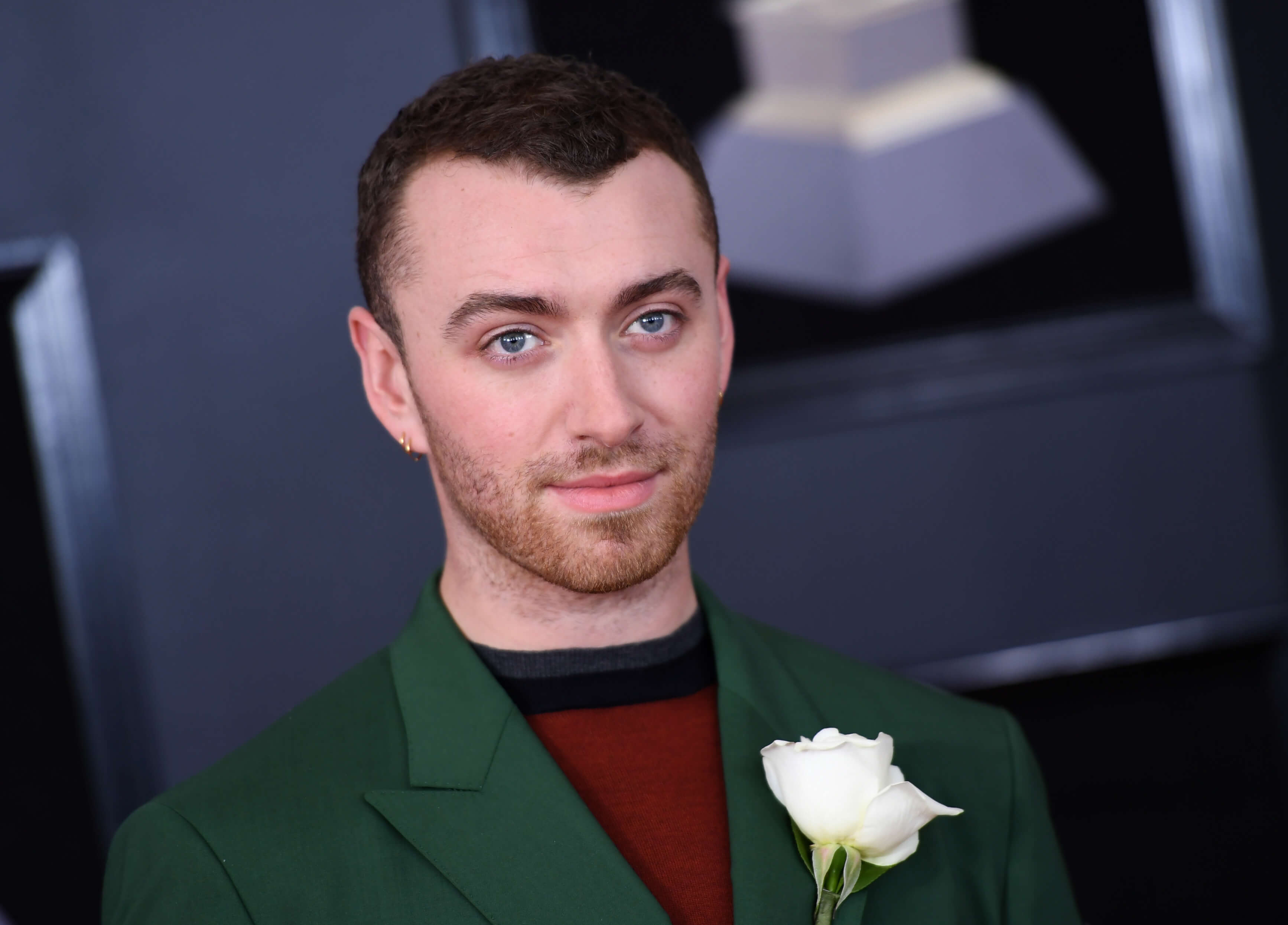 Sam Smith pide que no se refieran a su persona como “él” o “ella”
