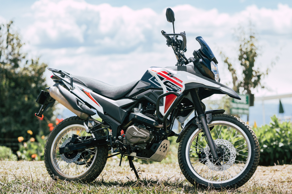 Presentan la nueva AKT TT DS 200