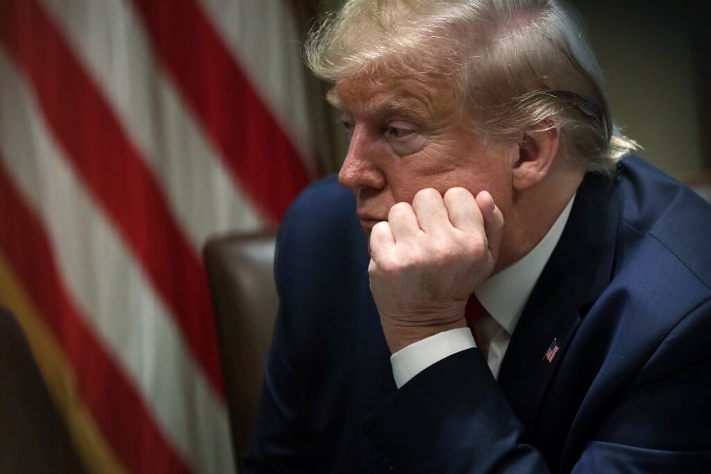 Trump enfrenta fuertes críticas tras revelar identidad del denunciante del Ucraniagate