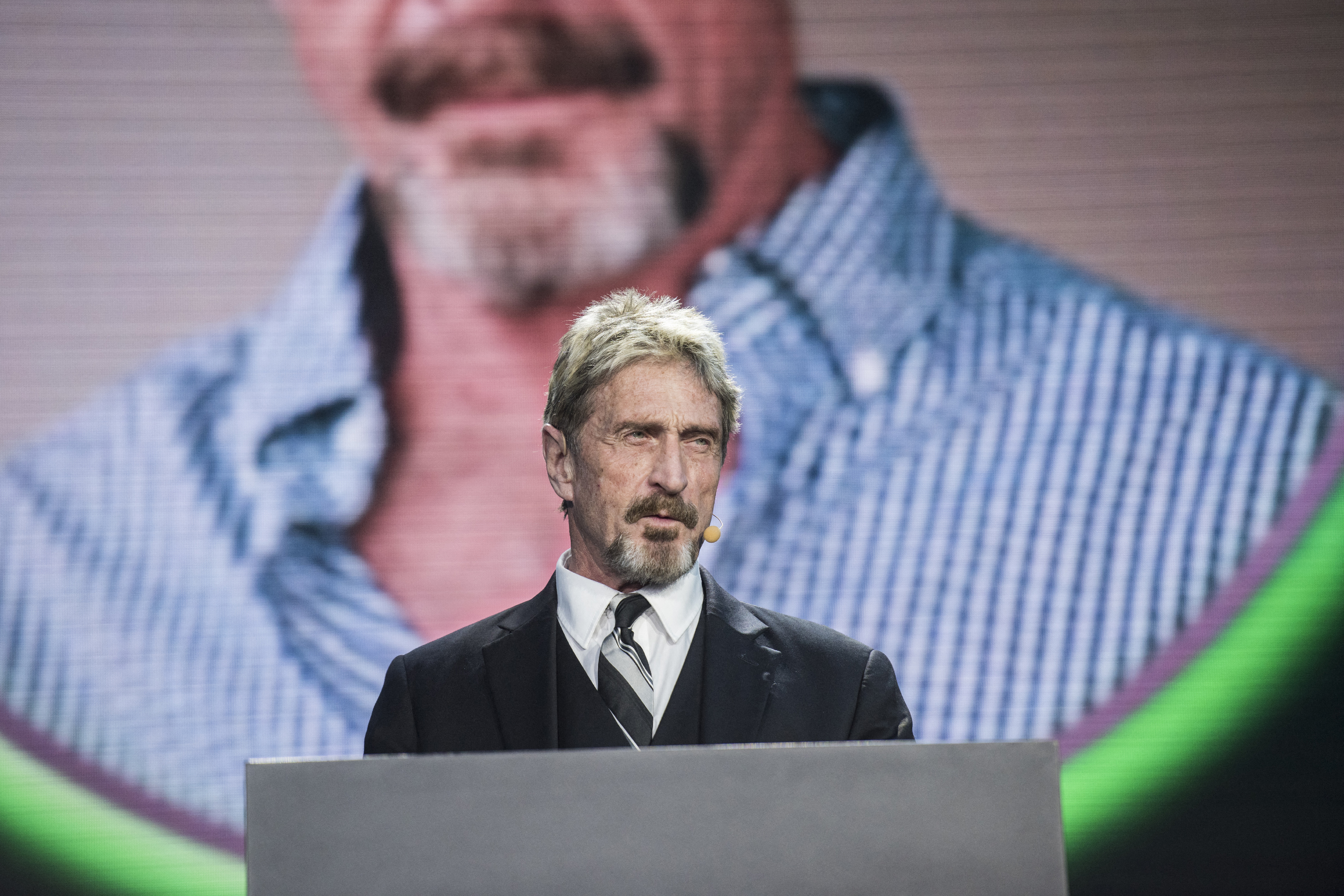Fundador de McAfee se habría suicidado en una cárcel española