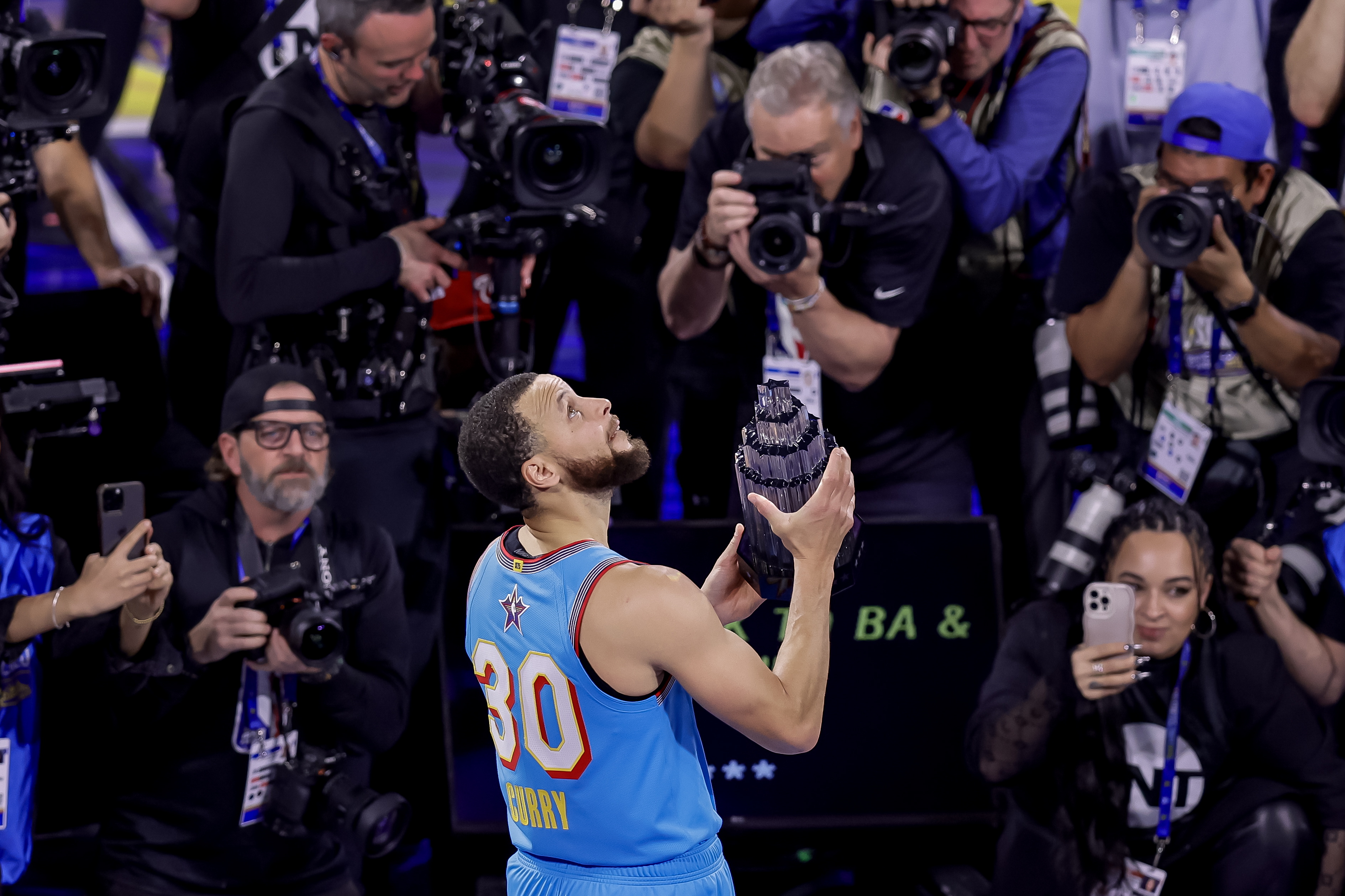 Impresionante actuación de Curry en el All-Star de la NBA: así se vivió la noche