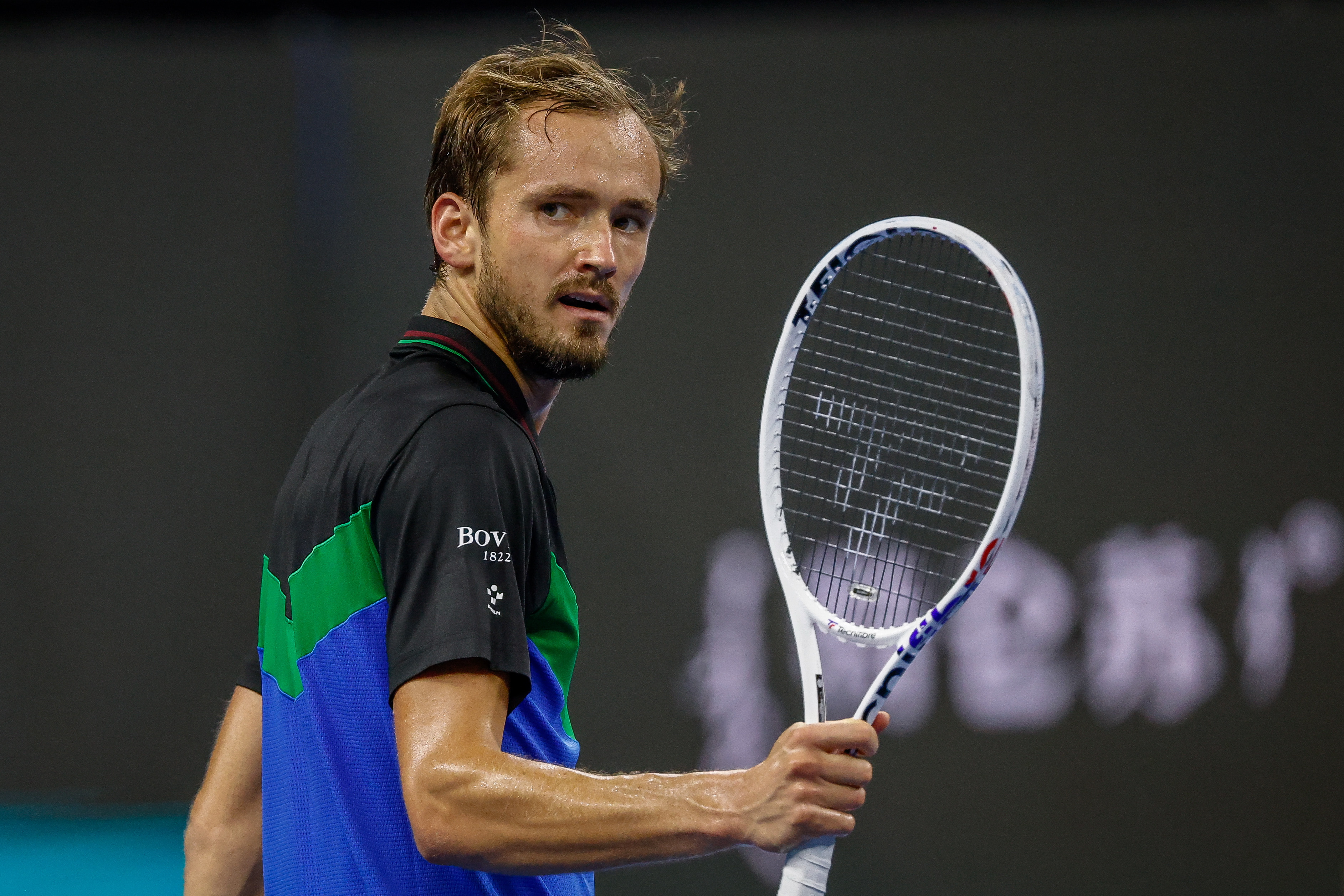 Beijing (China), 03/10/2023.- Daniil Medvedev of Russia reacts during his semi-final match against Alexander Zverev of Germany in the China Open tennis tournament in Beijing, China, 03 October 2023. (Tenis, Alemania, Rusia) EFE/EPA/MARK R. CRISTINO