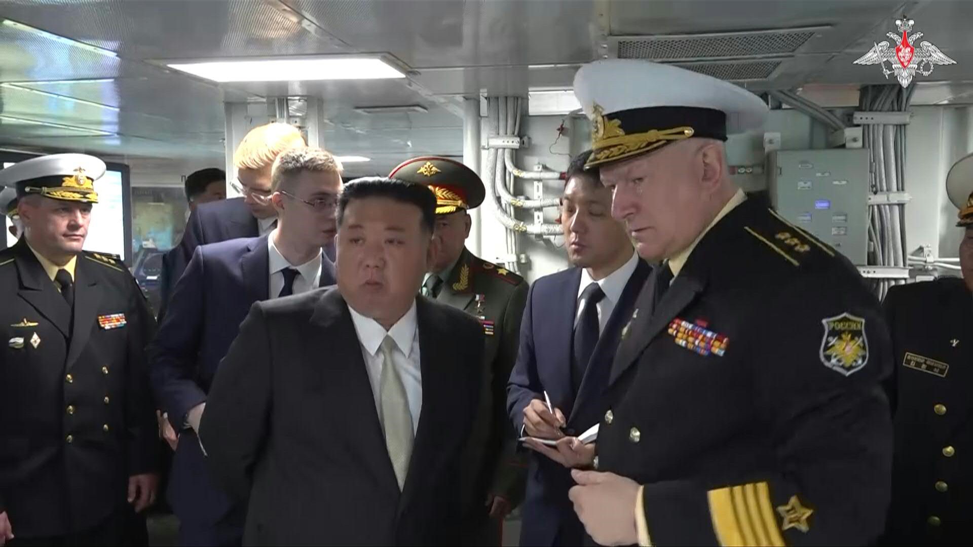 Kim Jong Un inspeccionó bombarderos nucleares y otras armas de última generación