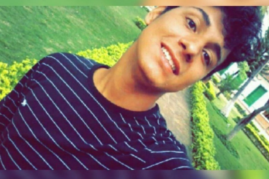 El estudiante que denuncia ser discriminado en su colegio por ser gay y agnóstico