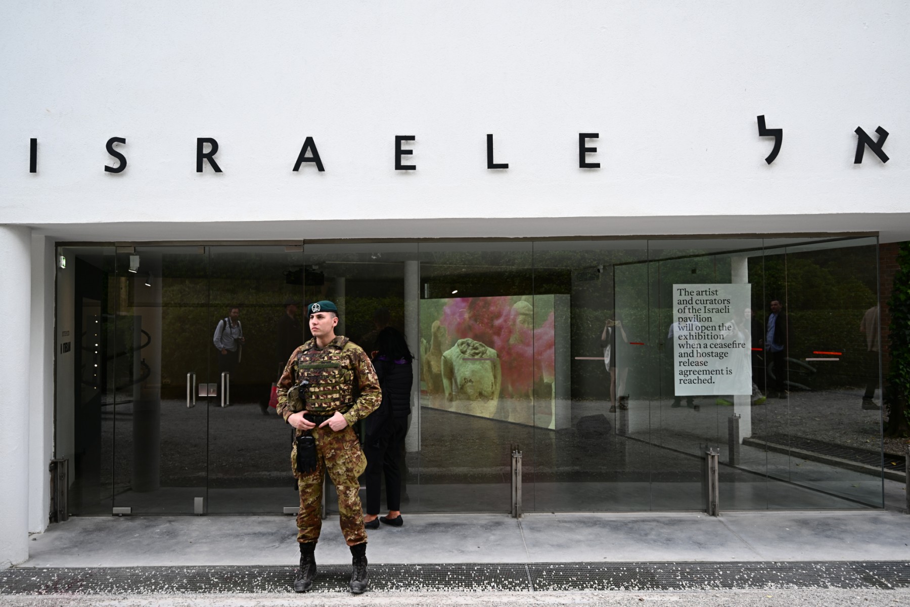 El jurado de la Bienal de Venecia excluirá a Rusia e Israel de los premios