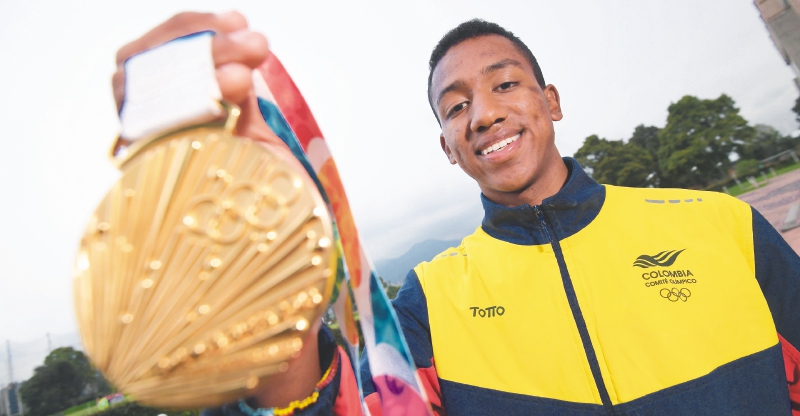  Jhony Angulo se convirtió en el primer medallista olímpico en patinaje.  / Mauricio Alvarado