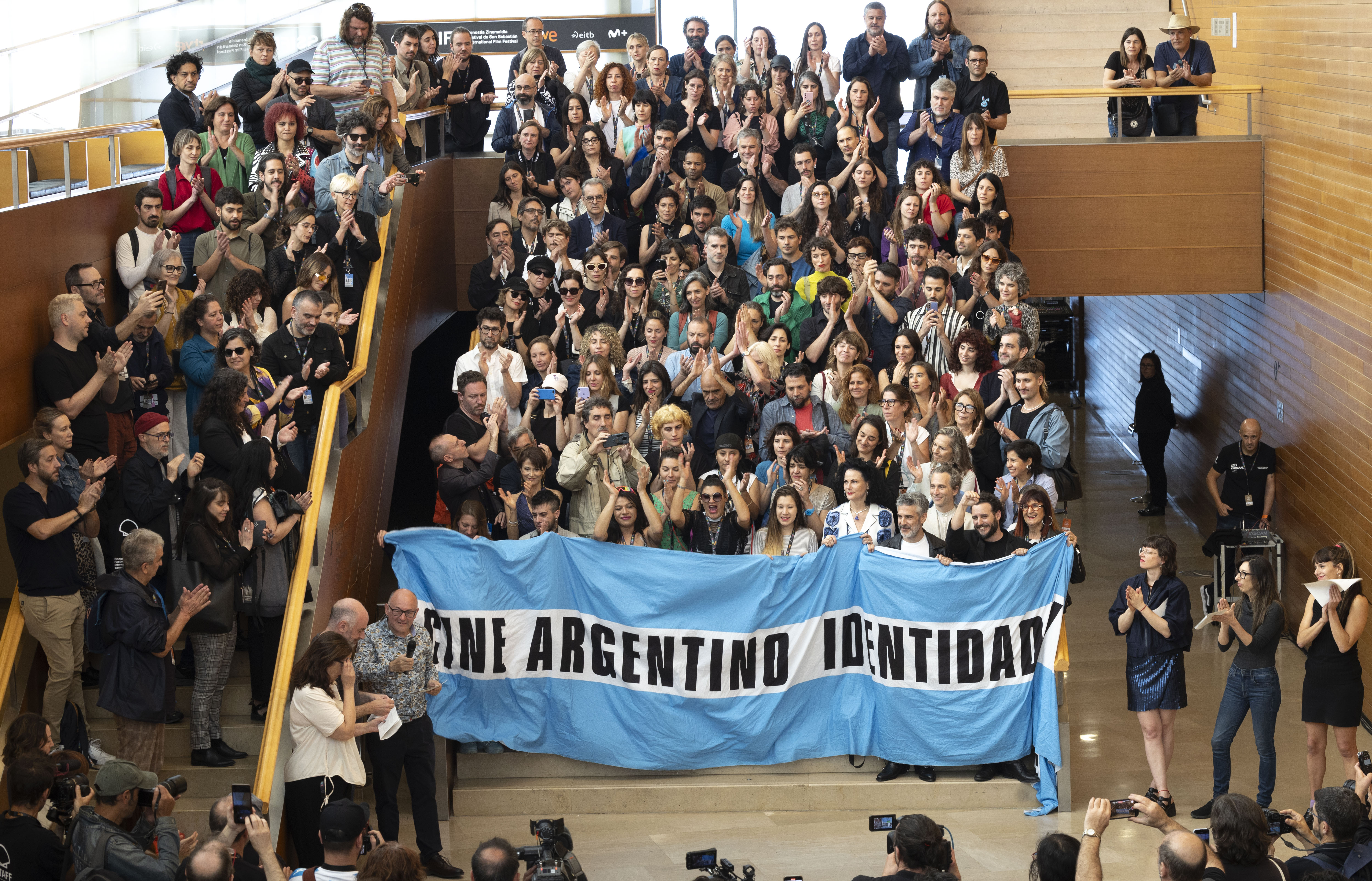 Manifestaciones contra Milei durante el Festival de Cine de San Sebastián