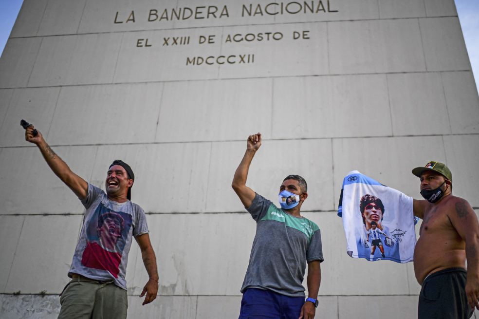 Hinchas argentinos marcharon para pedir justicia por la muerte de Maradona