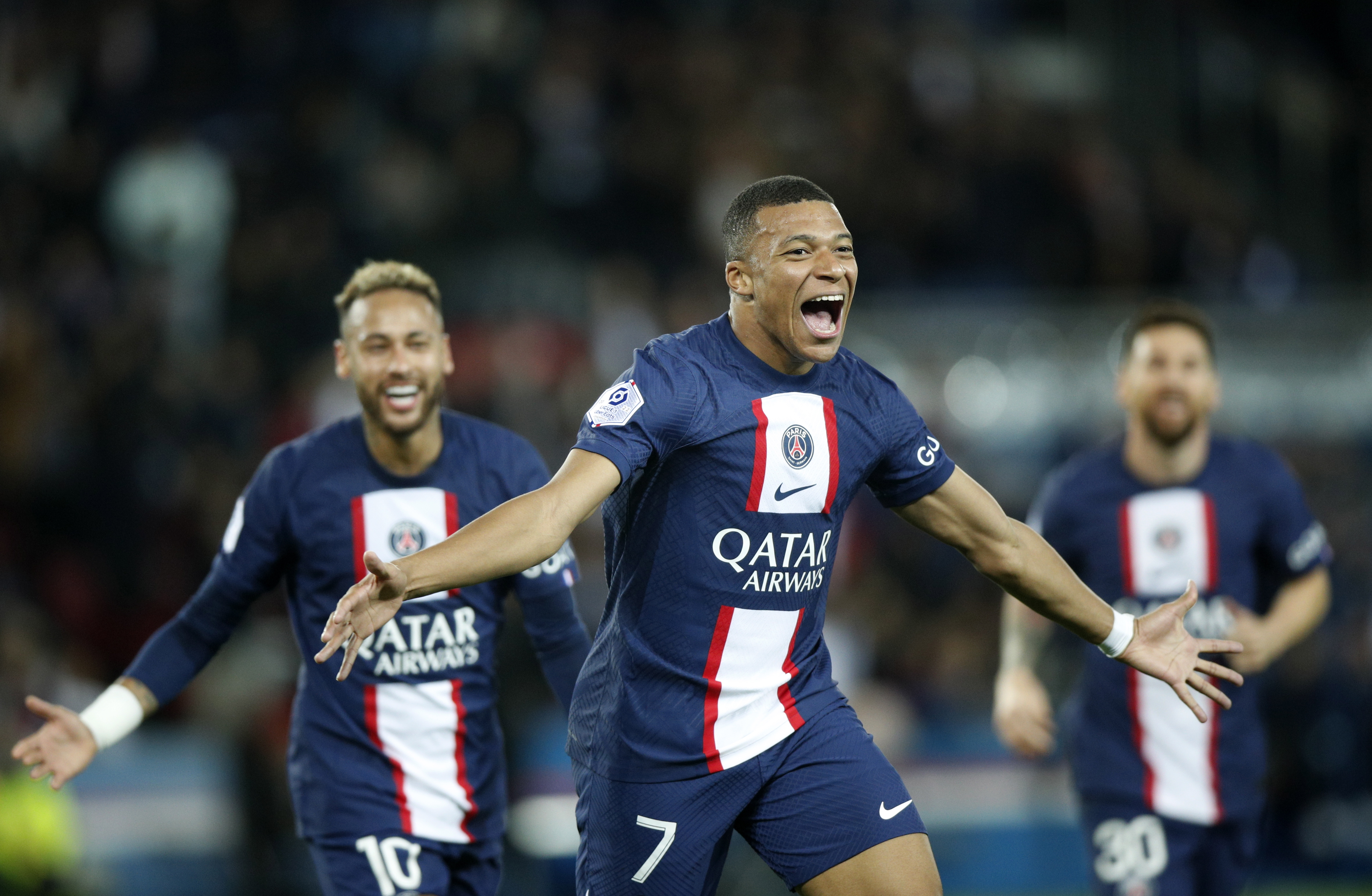 Mbappé desplazará a Messi como el futbolista mejor pagado, según Forbes