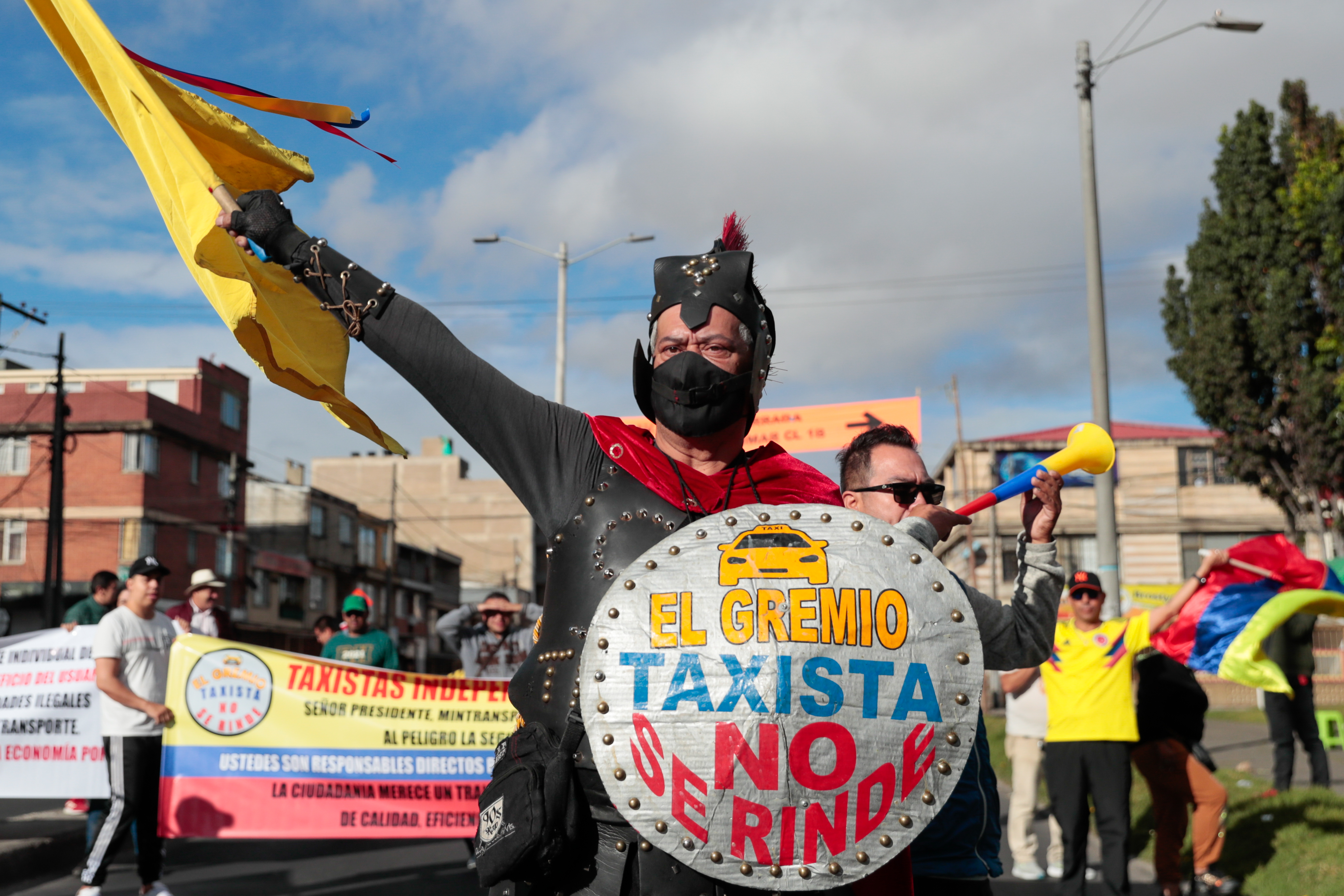 Particulares no pueden prestar servicio de transporte: Distrito habló con taxistas