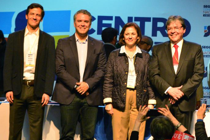 ¿En qué va el consenso uribista para elegir candidato a la Presidencia?