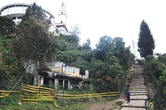 Mujer resultó herida por árbol que cayó en Monserrate
