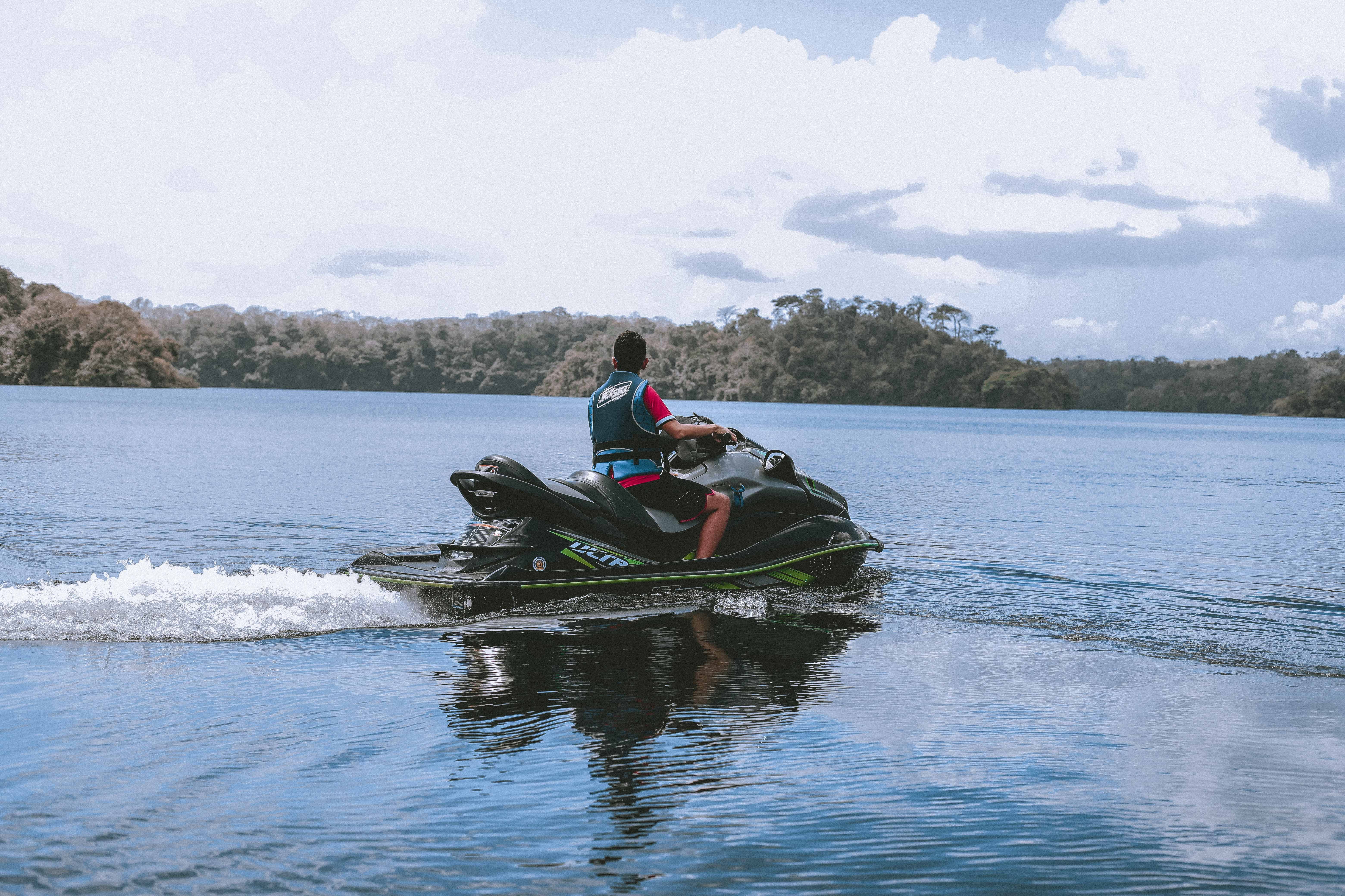 Dos jetsky se estrellaron en Guatapé y dejaron cuatro personas heridas