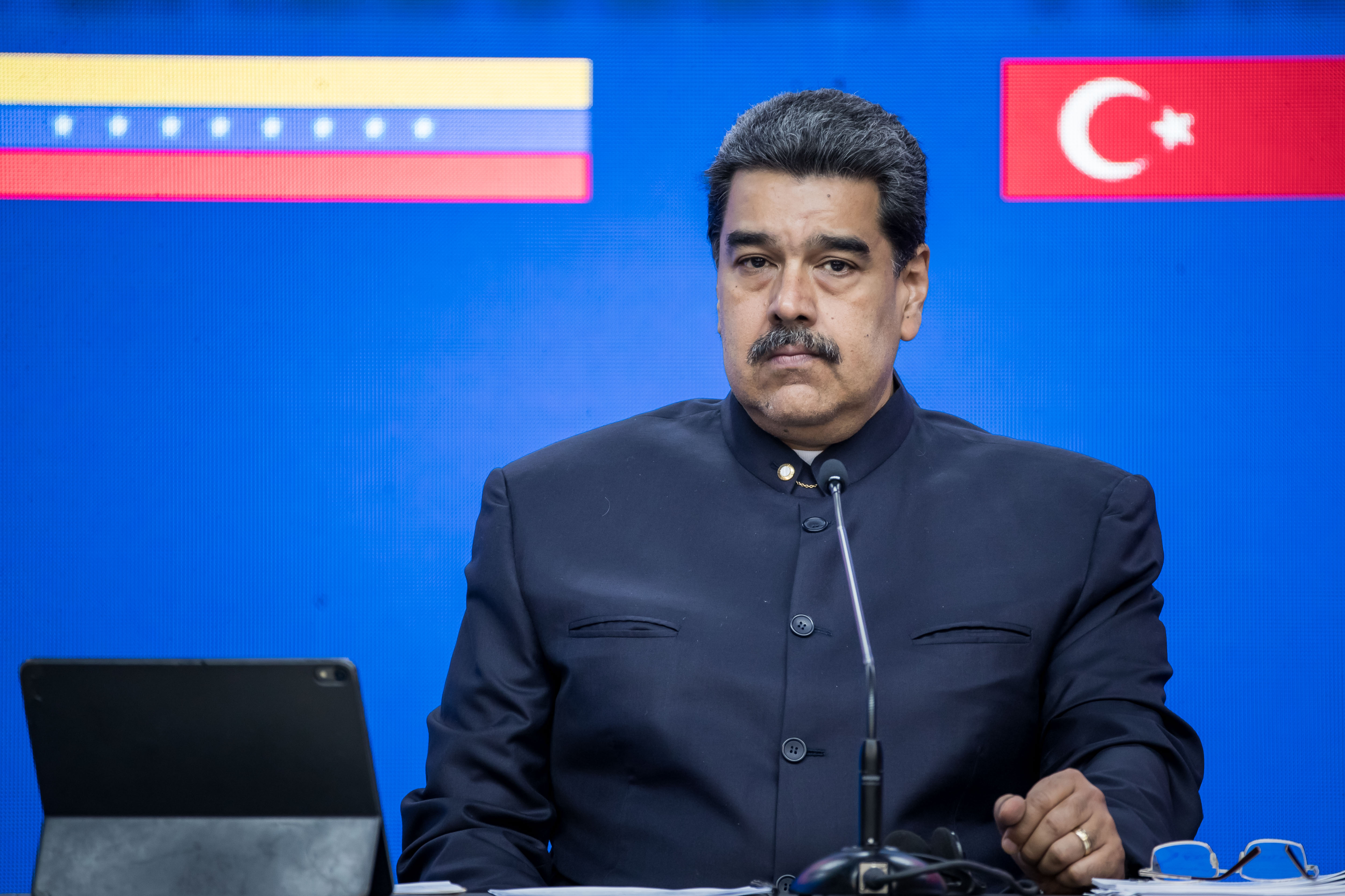 Venezuela empieza a salir del aislamiento internacional