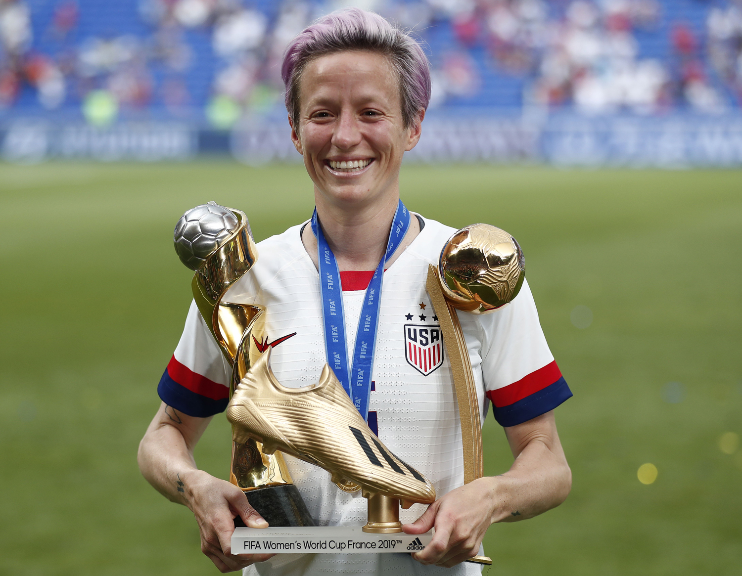 Igualó los seis tantos de su compatriota Alex Morgan, Bota de Plata, y de la inglesa Ellen White, Bota de Bronce, pero repartió tres asistencias a sus compañeras.