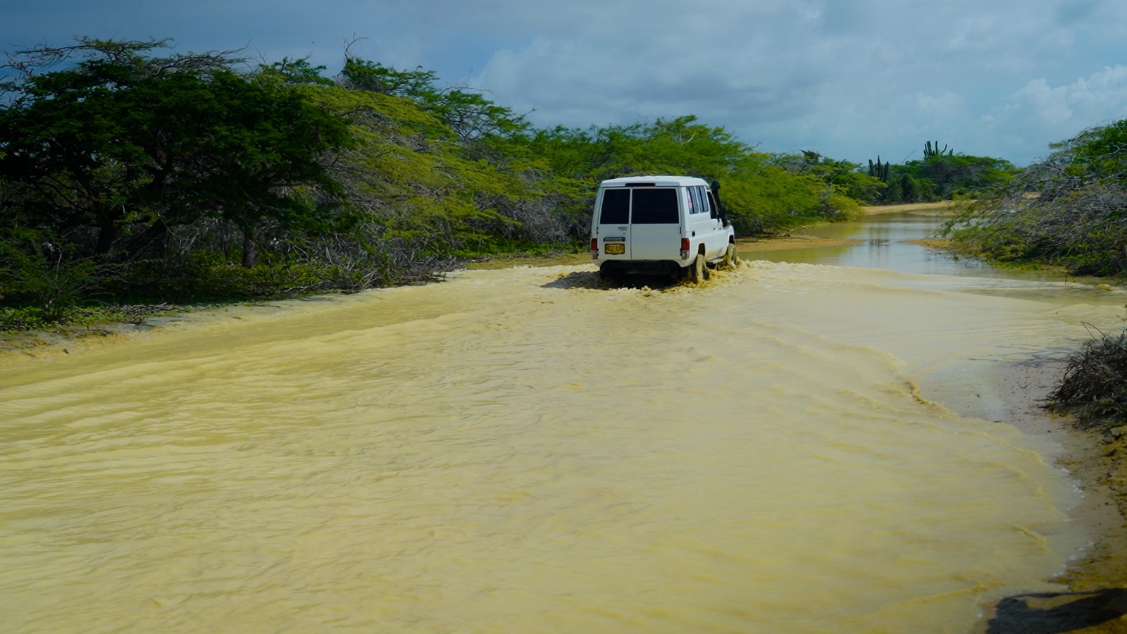 Mujer dio a luz sobre vía de la Alta Guajira por mal estado de las carreteras