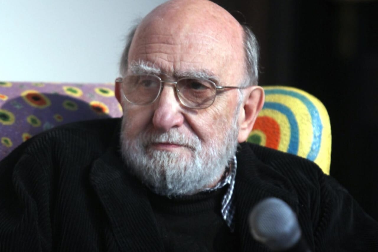 Luis Felipe Noé publicó más de veinte libros y realizó numerosas exposiciones tanto en la Argentina como en el exterior.