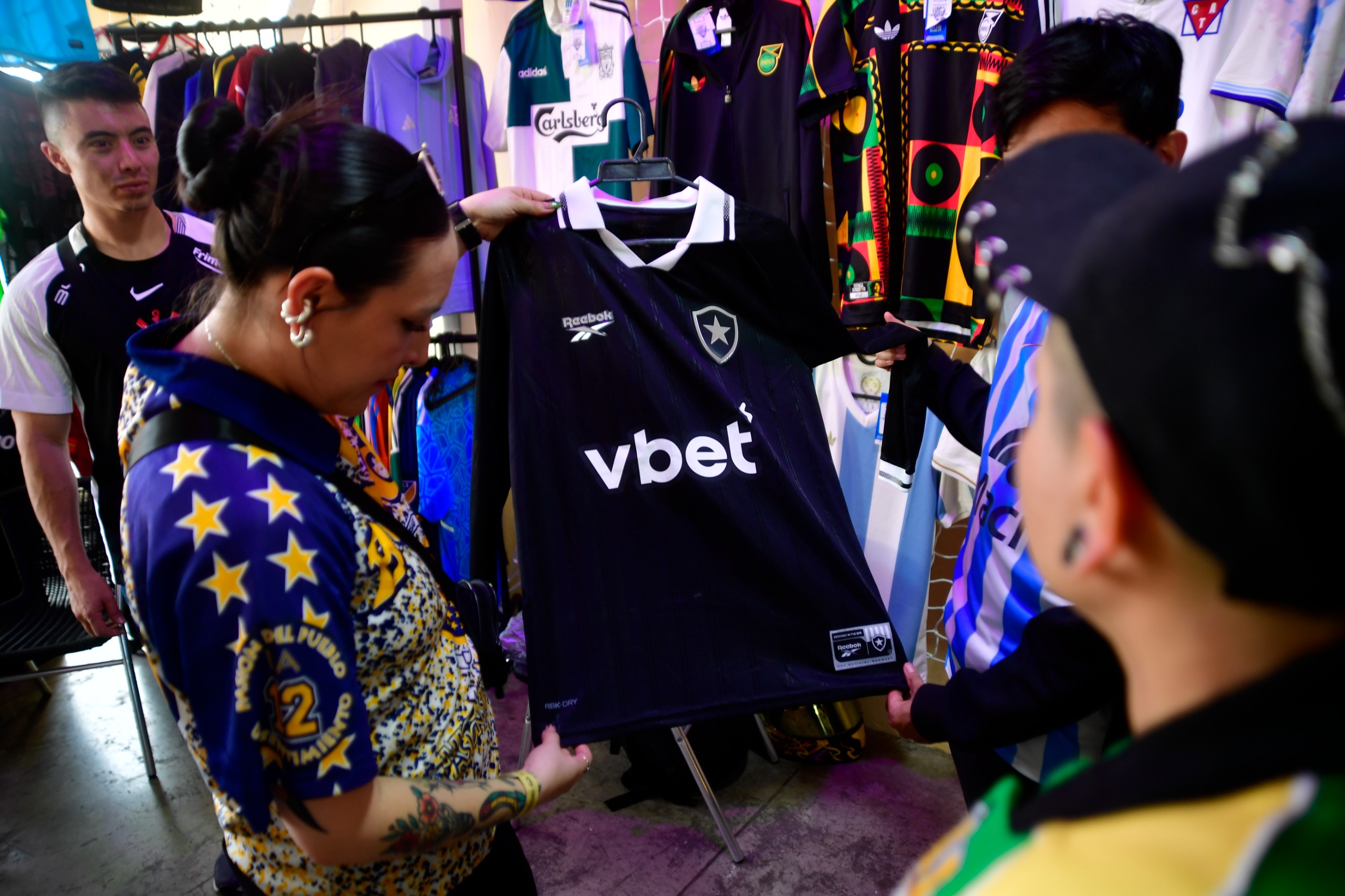 En el evento se vieron camisetas de casi todos los equipos y selecciones del mundo.