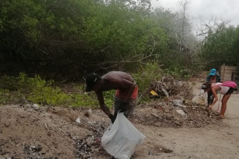 Comunidad de Playa Blanca lidera la limpieza en Corales del Rosario y de San Bernardo