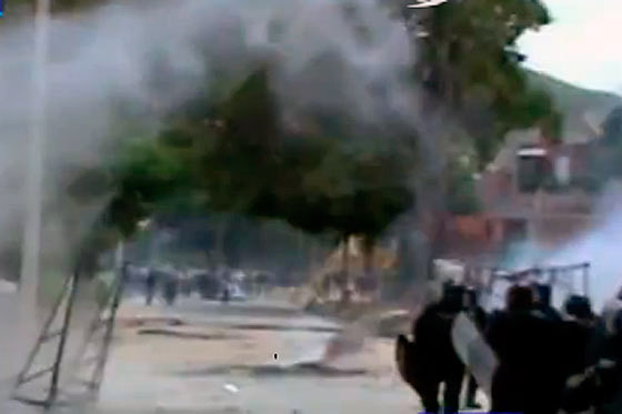 Policía denuncia que con granadas son atacados por manifestantes en Ocaña