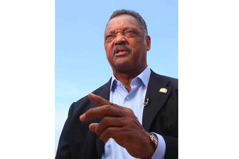 Jesse Jackson: «Mejor la mesa de diálogo que el campo de guerra»