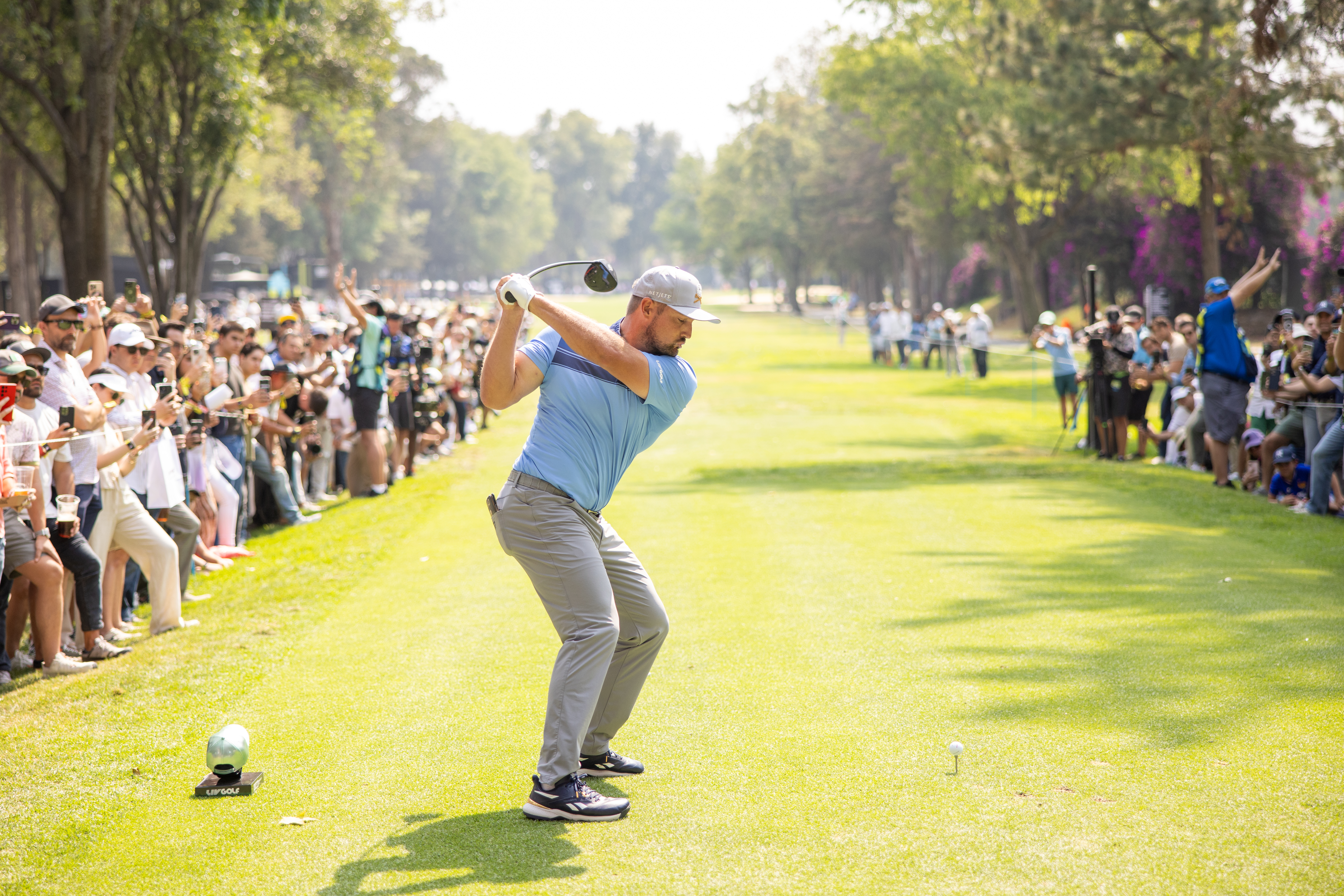 El golfista estadounidense Bryson DeChambeau lidera el LIV Golf Mexico City tras la segunda ronda.