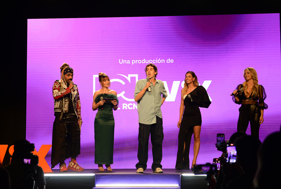 Roberto Velasquez Lina Tejeiro Carmelo Carla Giraldo Christina Hurtado presentadores la casa de los famosos