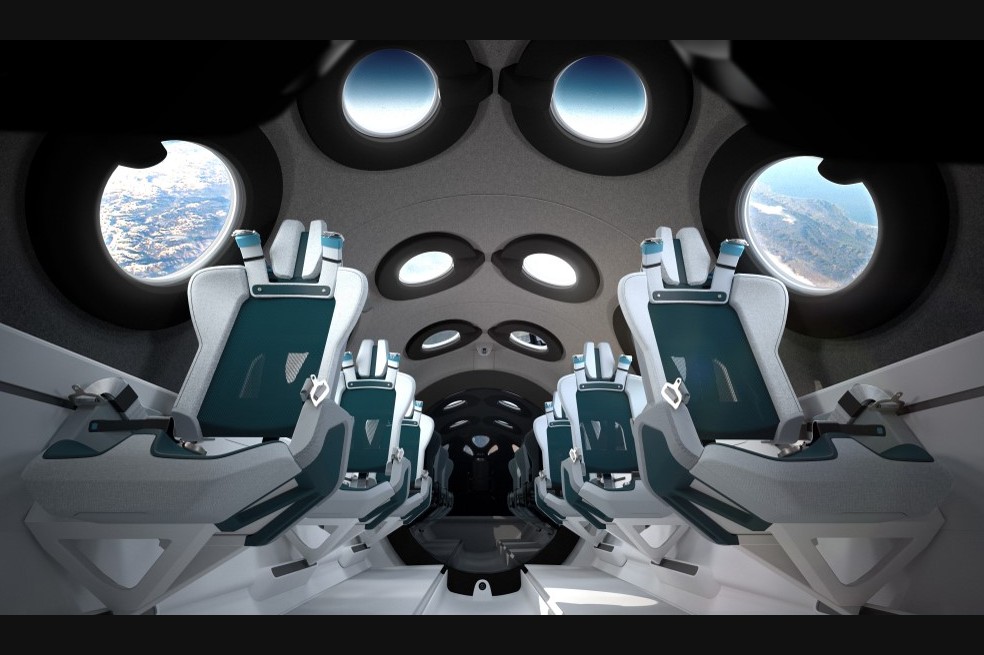 La sonda cuenta con una docena de ventanas, asientos personalizados y 16 cámaras que grabarán toda la experiencia.