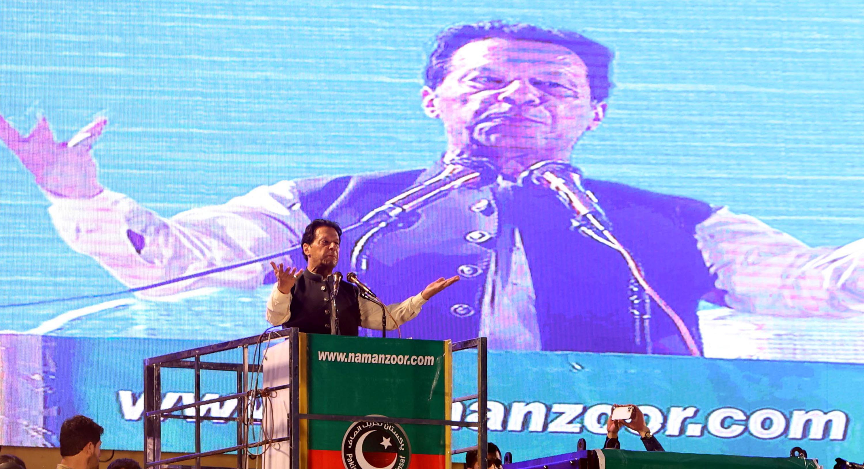 Imran Khan, ex primer ministro de Pakistán, es acusado de terrorismo