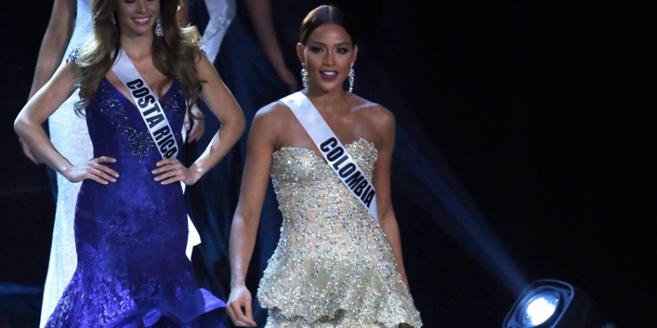 Andrea Tovar brilló con su vestido de gala en la preliminar de Miss Universo