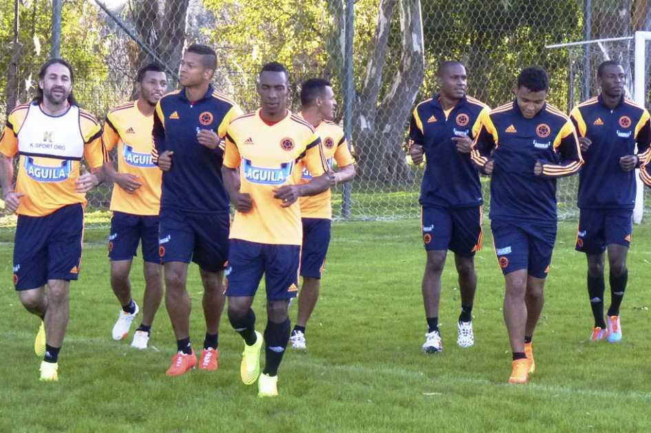 La Selección Colombia entrena en Argentina con Falcao entre algodones