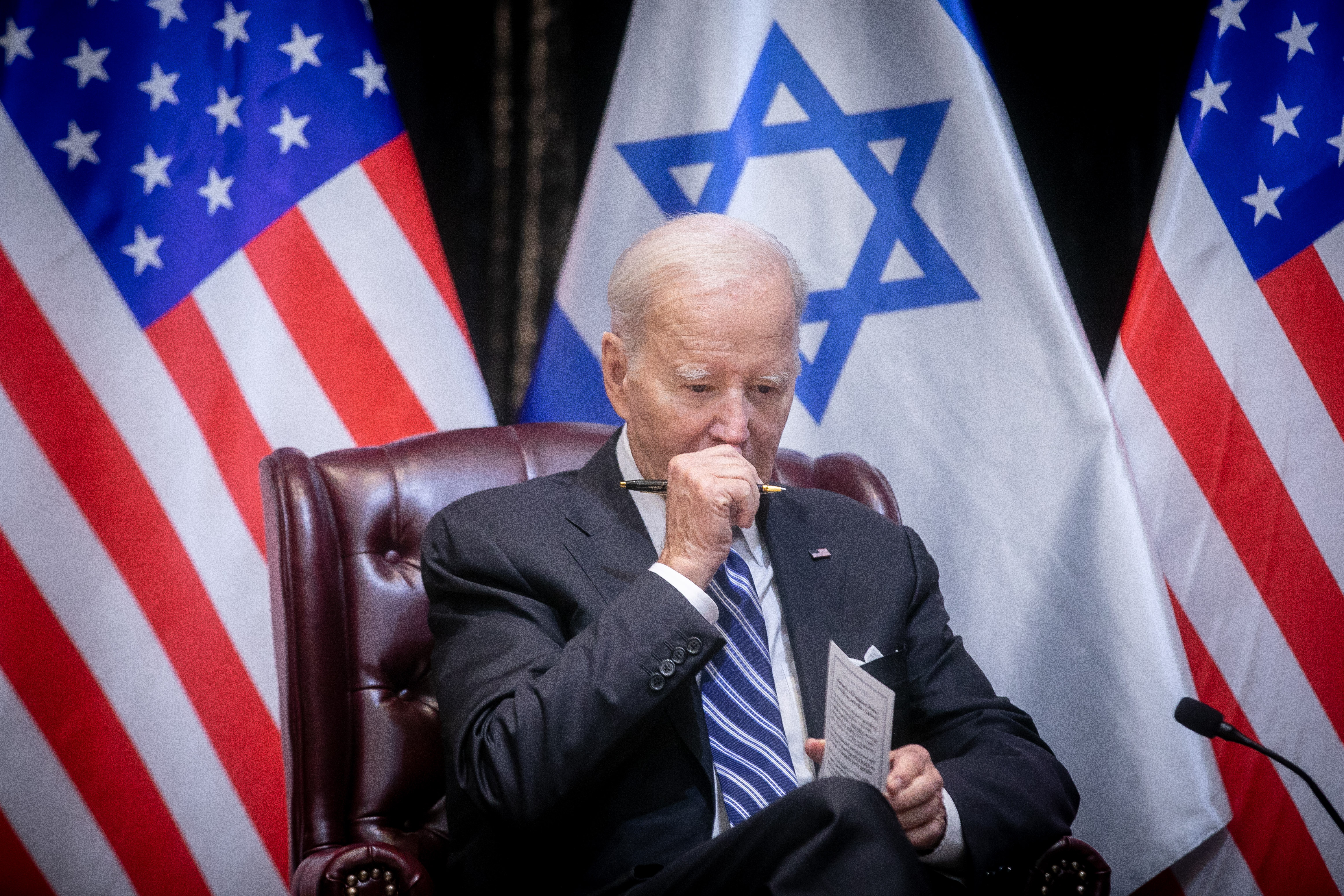 Tel Aviv (Israel), 18/10/2023.- US President Joe Biden pauses during a meeting with Israeli Prime Minister Benjamin Netanyahu in Tel Aviv, Israel, 18 October 2023. President Biden pledged US support for Israel and said the overnight attack on a hospital in the Gaza strip 'appears' to have been caused 'by the other team'. EFE/EPA/MIRIAM ALSTER / POOL
