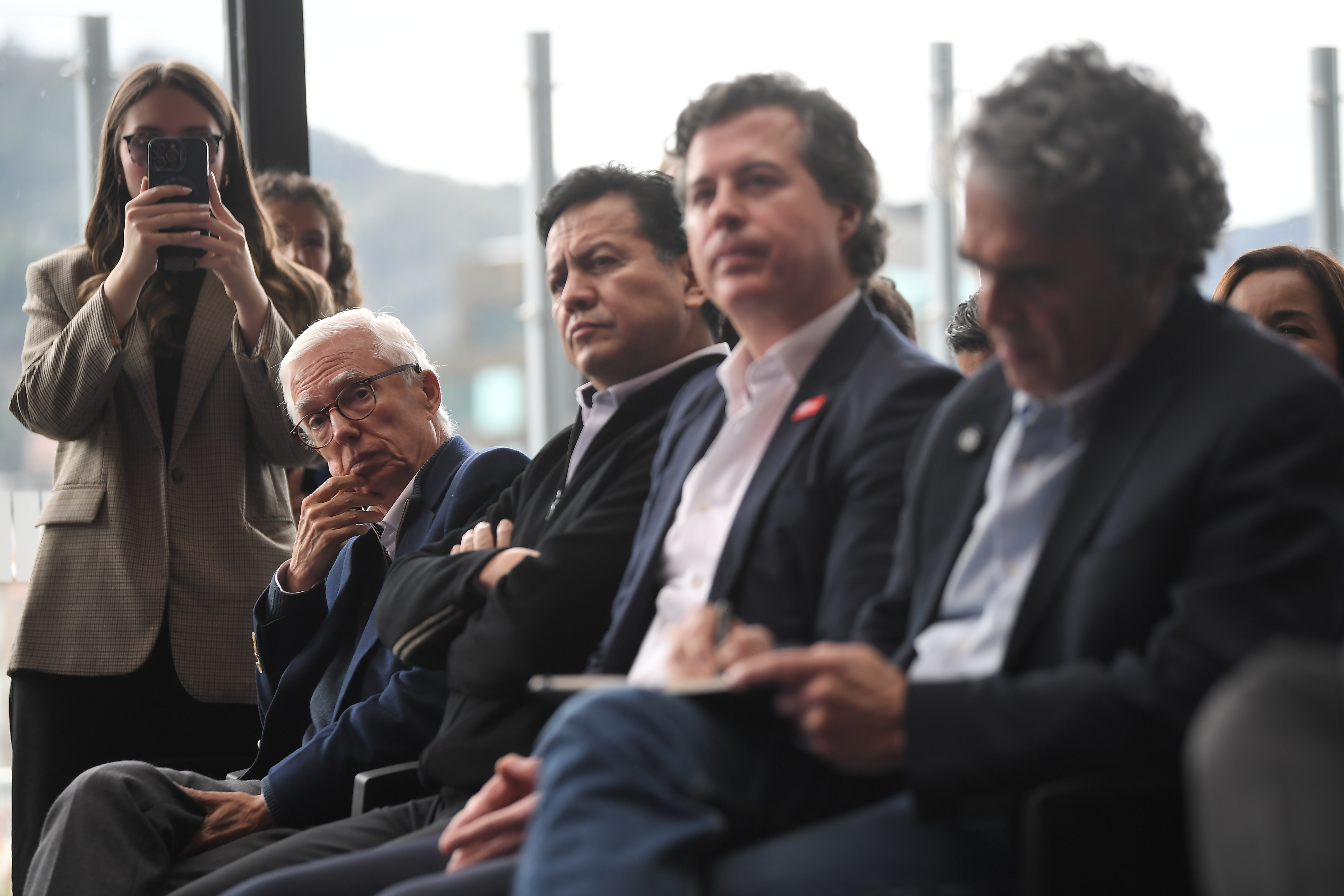 Coalición integrada por los partidos Mira, Nuevo Liberalismo y Dignidad y Compromiso de cara a las elecciones al Congreso de 2026. Dentro de los asistentes al evento estuvieron Sergio Fajardo, Ana Paola Agudelo, Jorge Robledo, Juan Manuel Galán.