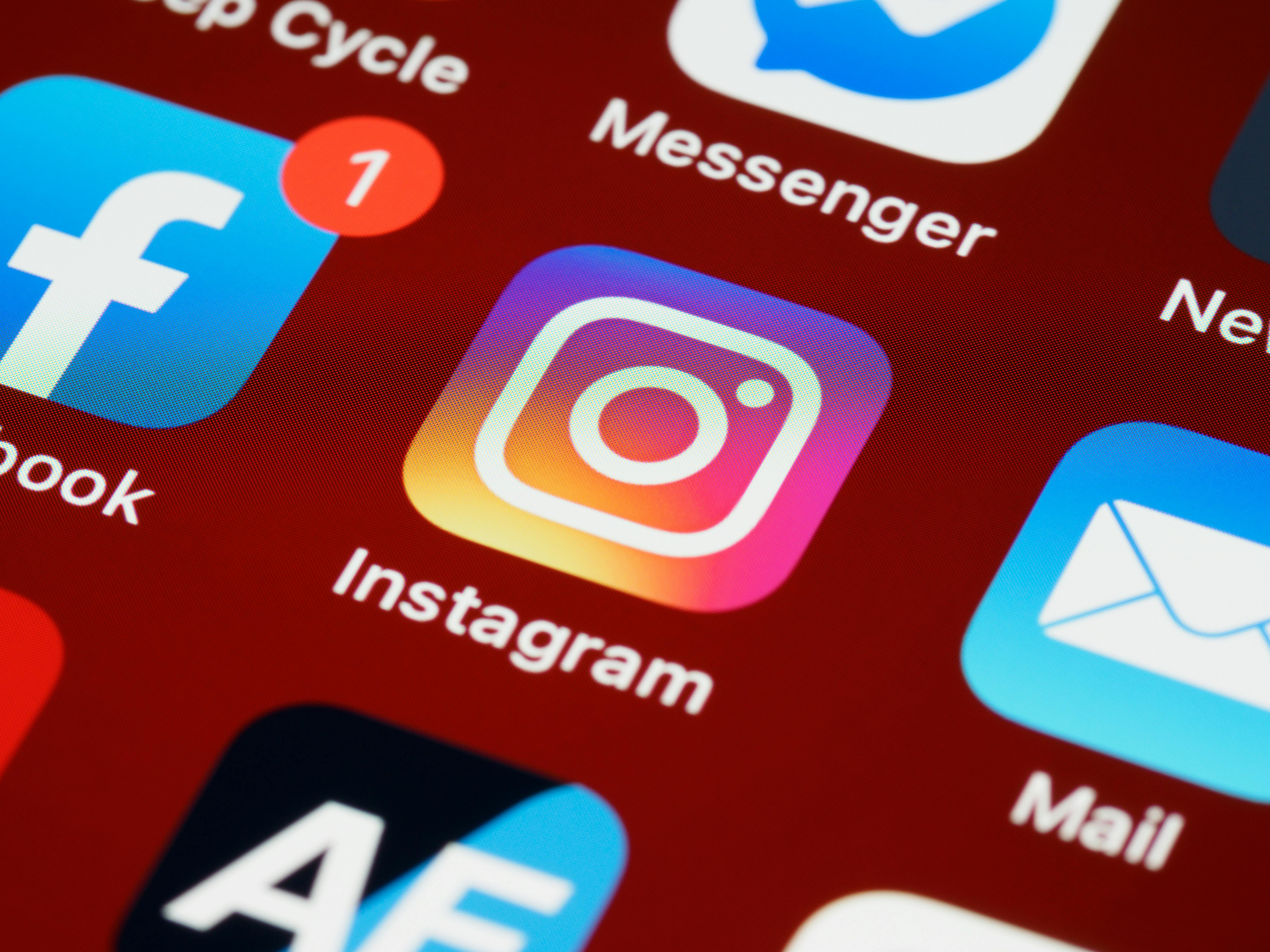 Las redes sociales se han convertido en una herramienta esencial para las empresas y marcas, y saber cuándo publicar contenido es crucial para maximizar la visibilidad y la interacción.