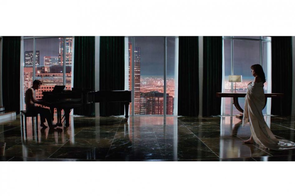 Erotismo de «50 sombras de Grey» seduce la taquilla mundial