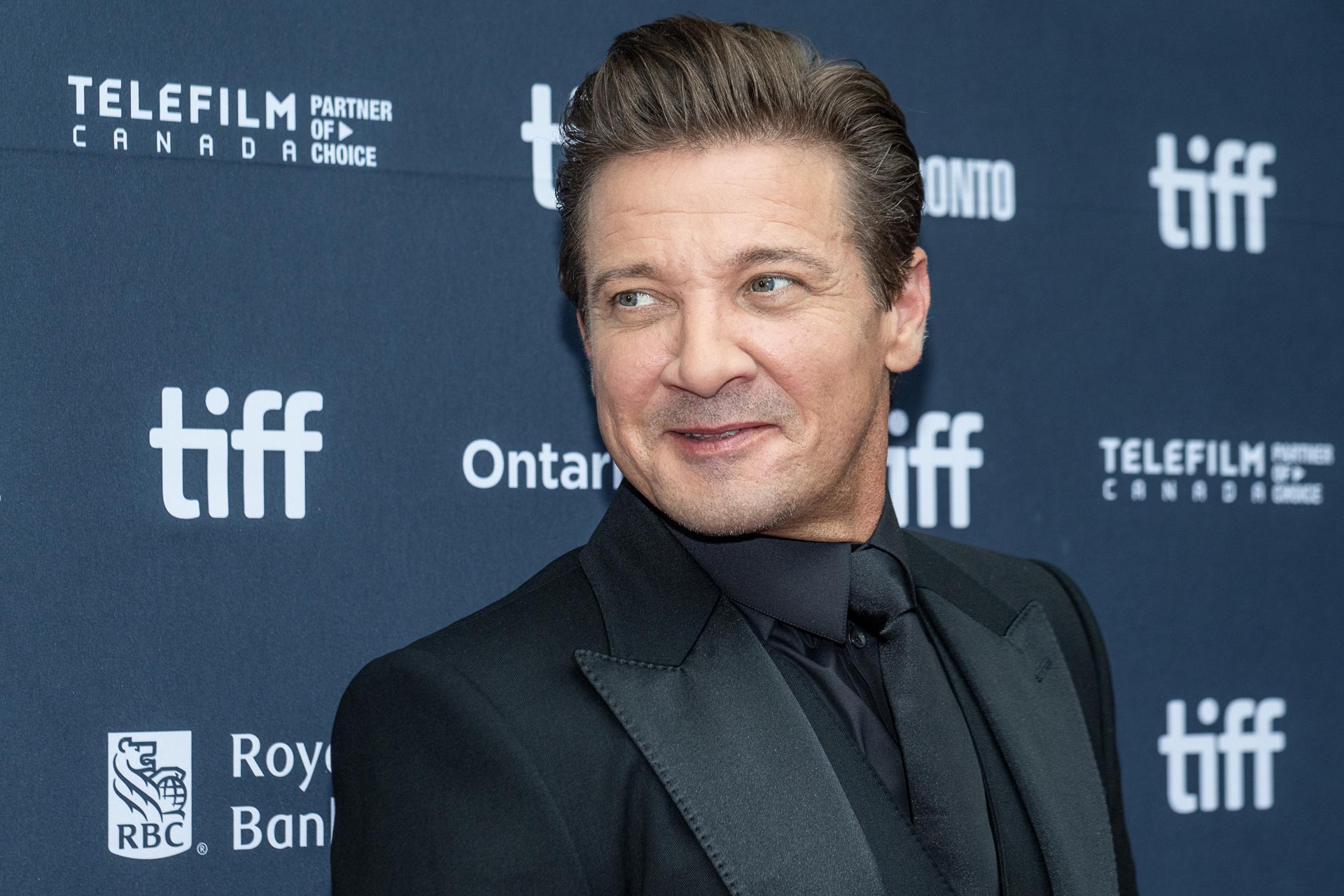 TORONTO (Canada), 07/09/2025.- US actor Jeremy Renner arrives for the screening of the movie 'Wake Up Dead Man: A Knives Out Mystery' during the 50th annual Toronto International Film Festival (TIFF), in Toronto, Canada, 06 September 2025. The annual film festival runs from 04 to 14 September. As Canada's premier home of cinema, TIFF offers screenings, lectures, discussions, festivals, workshops, events, professional development, and opportunities to meet, hear, and learn from filmmakers from Canada and around the world. (Cine, Cine) EFE/EPA/EDUARDO LIMA
