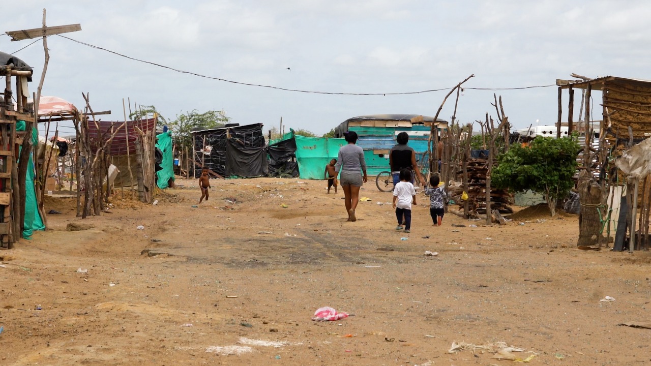 La vida de los migrantes venezolanos en el asentamiento La Pista, Maicao