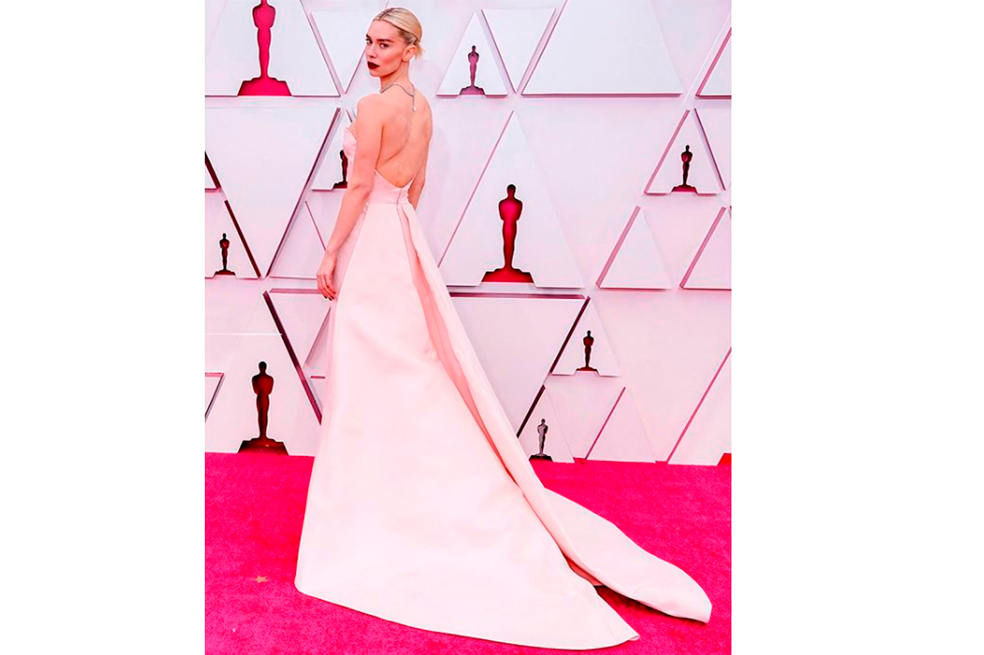 Oscar 2021: los mejores ‘looks’ de la alfombra roja